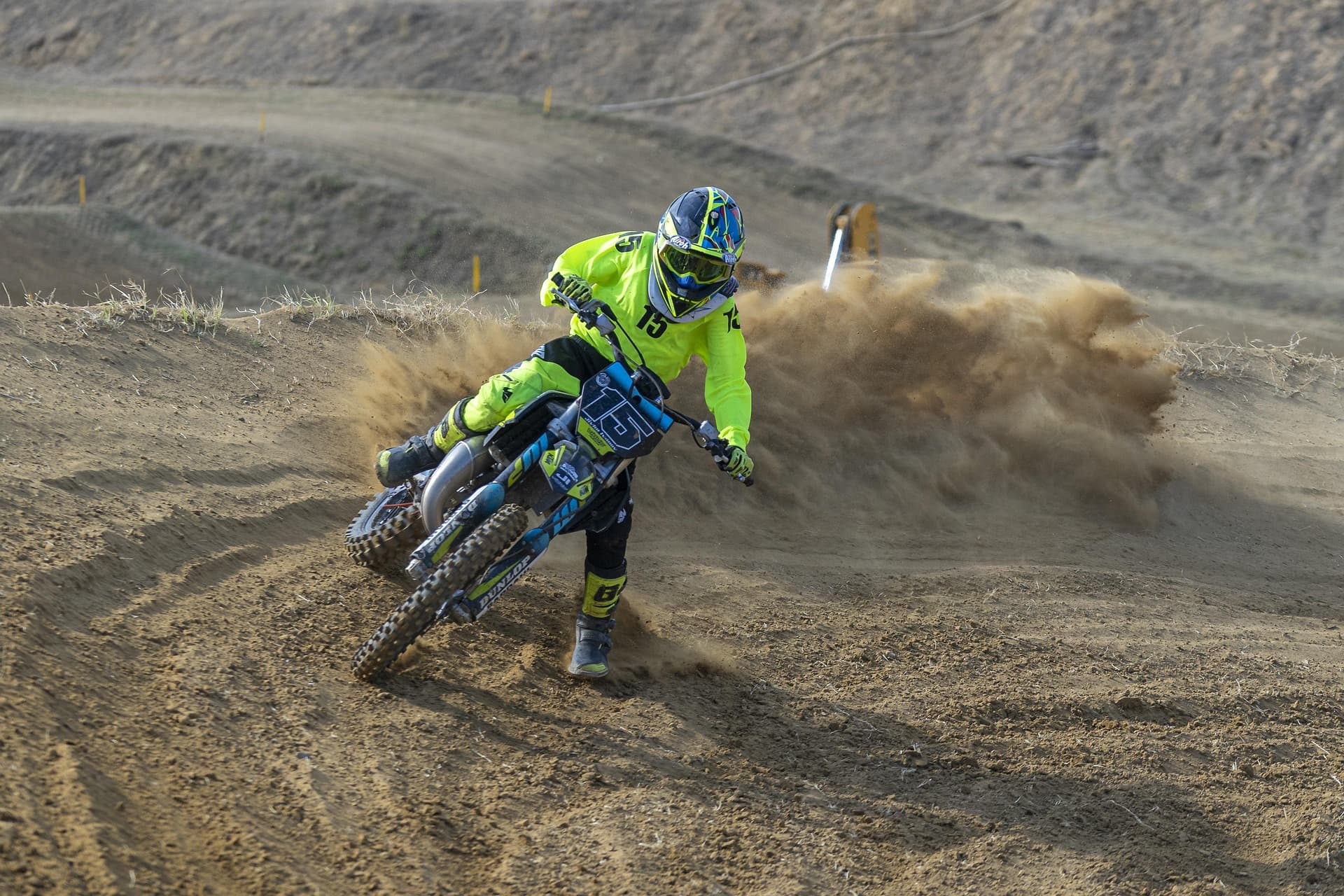 Cinematic product advertising with Zero V1